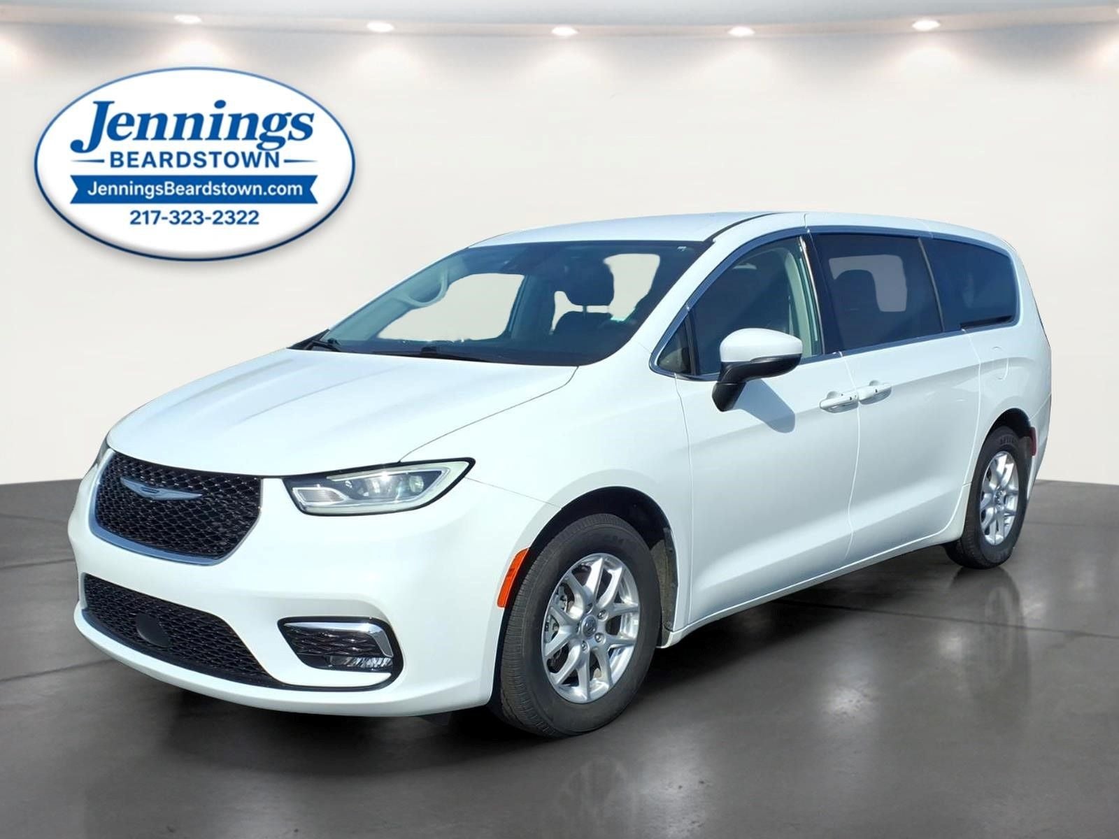 2023 Chrysler Pacifica Touring L in Bright White Clearcoat — front three-quarter view